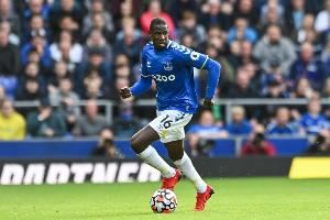 罗马诺：32岁杜库雷与尼奥姆签约至2026年，可选择延长至2027年