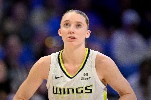 索菲-坎宁安：我爱佩奇 但她昨天得到的判罚待遇太疯狂了