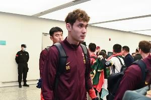 拜合拉木能否在U23国足踢主力？媒体人：可以，其实上谁都差不多