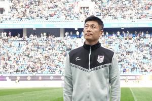 博主：大连英博惨败河南队后今日暂停休假，下午在基地继续训练