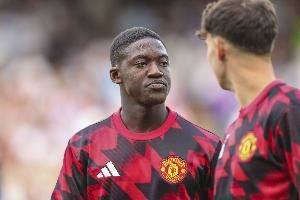 罗马诺：梅努希望外租离队&曼联不放人，谈判将在今日继续