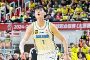 加油！队记：我认为曾凡博是篮网最后一个双向合同名额的头号人选