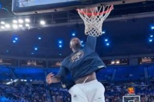 鹈鹕在澳大利亚训练备战季前赛 锡安上演180度转体单手炸扣🔥