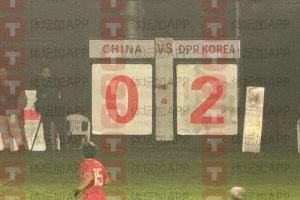 国足U16对朝鲜35分钟便出现体能透支情况，球队边路缺少传球手