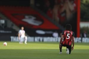 英超球员本周赛前将单膝下跪反对种族歧视，这是本赛季首次