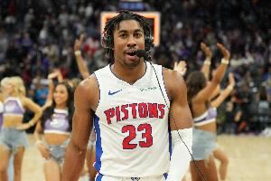 活塞官方：艾维接受右膝关节镜手术 将在四周后复查