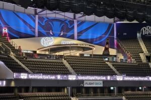 队记：黄蜂主场光谱中心完成了1400个座位扩建 并更换了全部座椅