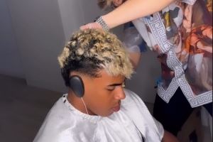 兵马未动先修发型！发型师晒照，在国家德比前为亚马尔打理发型