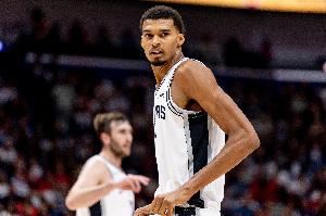 前两场轰69分26板12帽！文胖：文班可以同时拿下MVP、DPOY和MIP图片